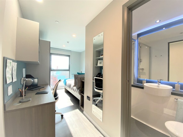 En-Suite Silver - Accessible - Little Patrick Street - Gallery - 6