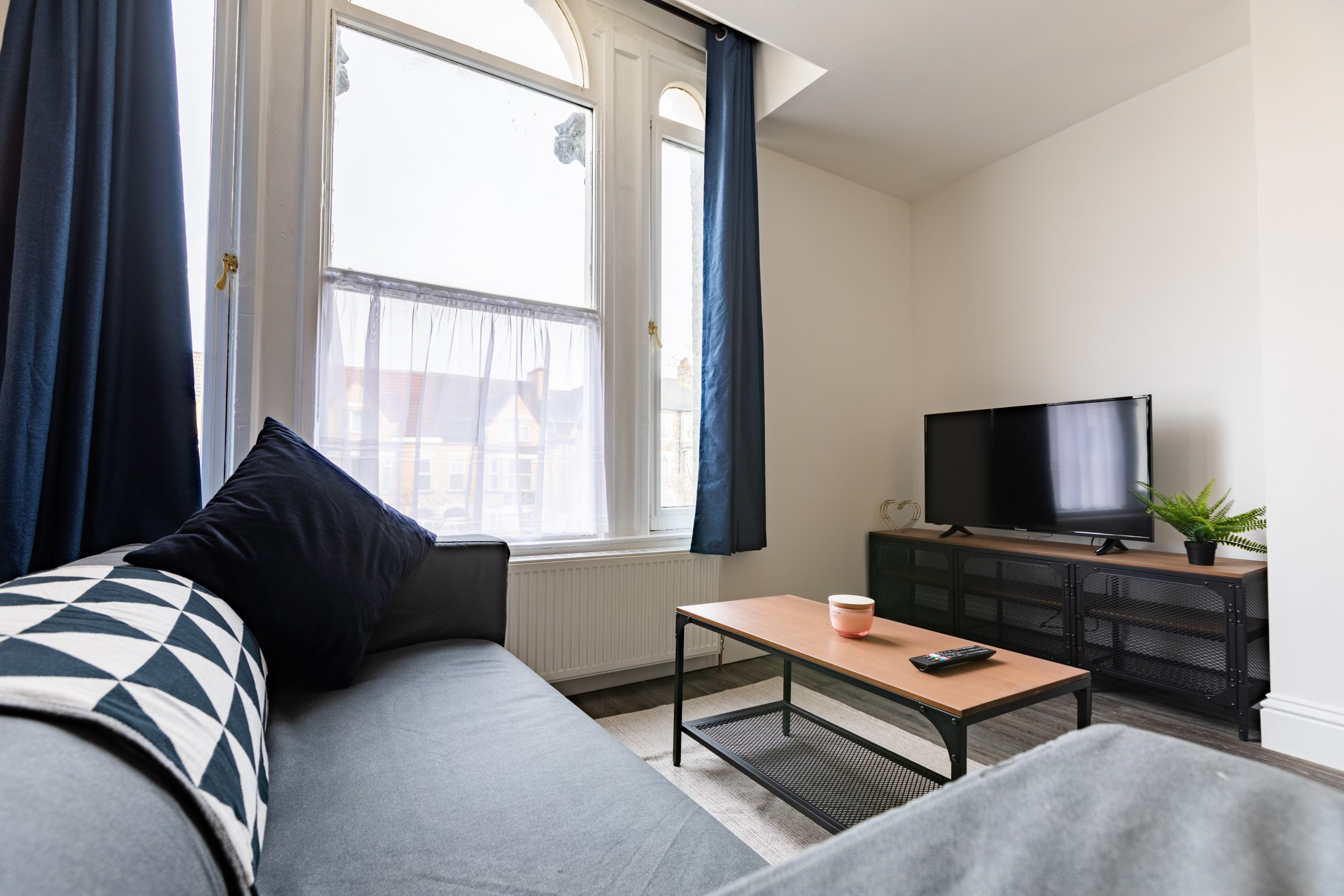  2-Bedroom Apartment - APT 7 115-117 Beverley Road  -  بيفرلي رود هول  - Gallery -  1