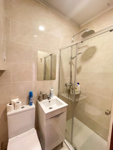 Lovely double bedroom near Santa Apolónia train station  - Gallery -  5