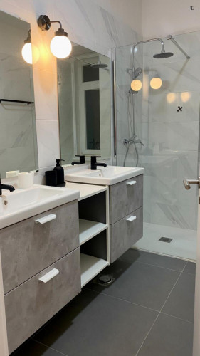 Sunny double bedroom next to Arroios metro station