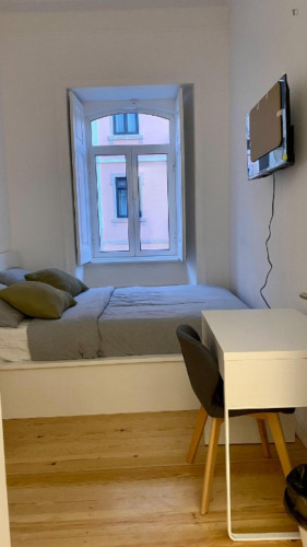 Charming double bedroom next to IST