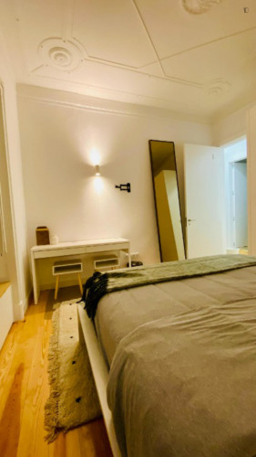 Lovely double bedroom w/ private bathroom in Arroios