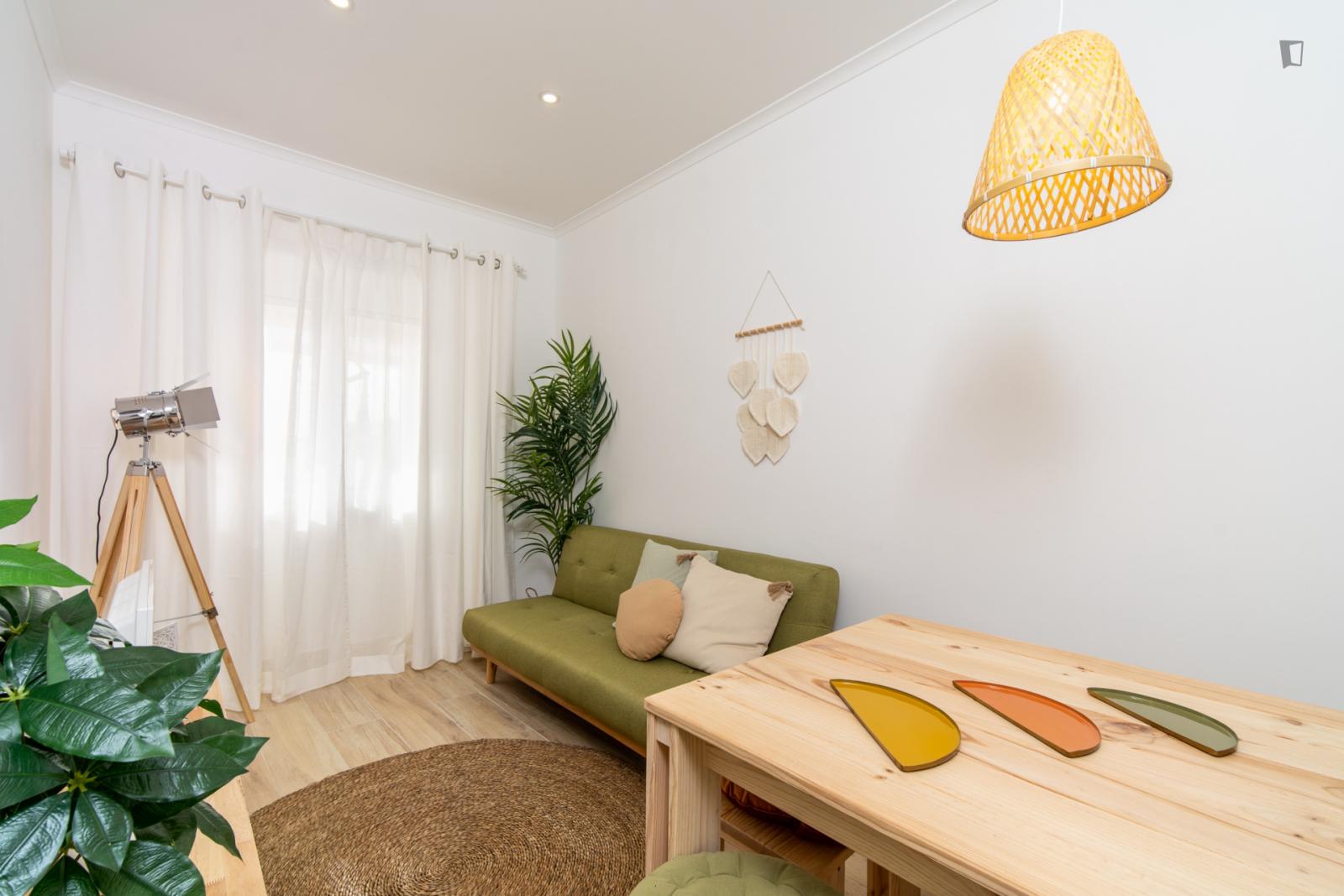 Pleasant 2-Bedroom Apartment With Balcony In Olaias - 1