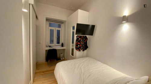 Unique Cozy Suite w/ Private Bath  Central Lisbon