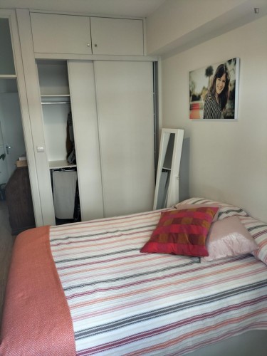 Sunny 1-bedroom apartment with spacious terrace next to metro!