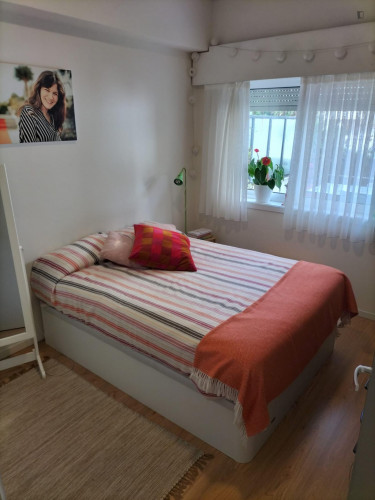 Sunny 1-bedroom apartment with spacious terrace next to metro!