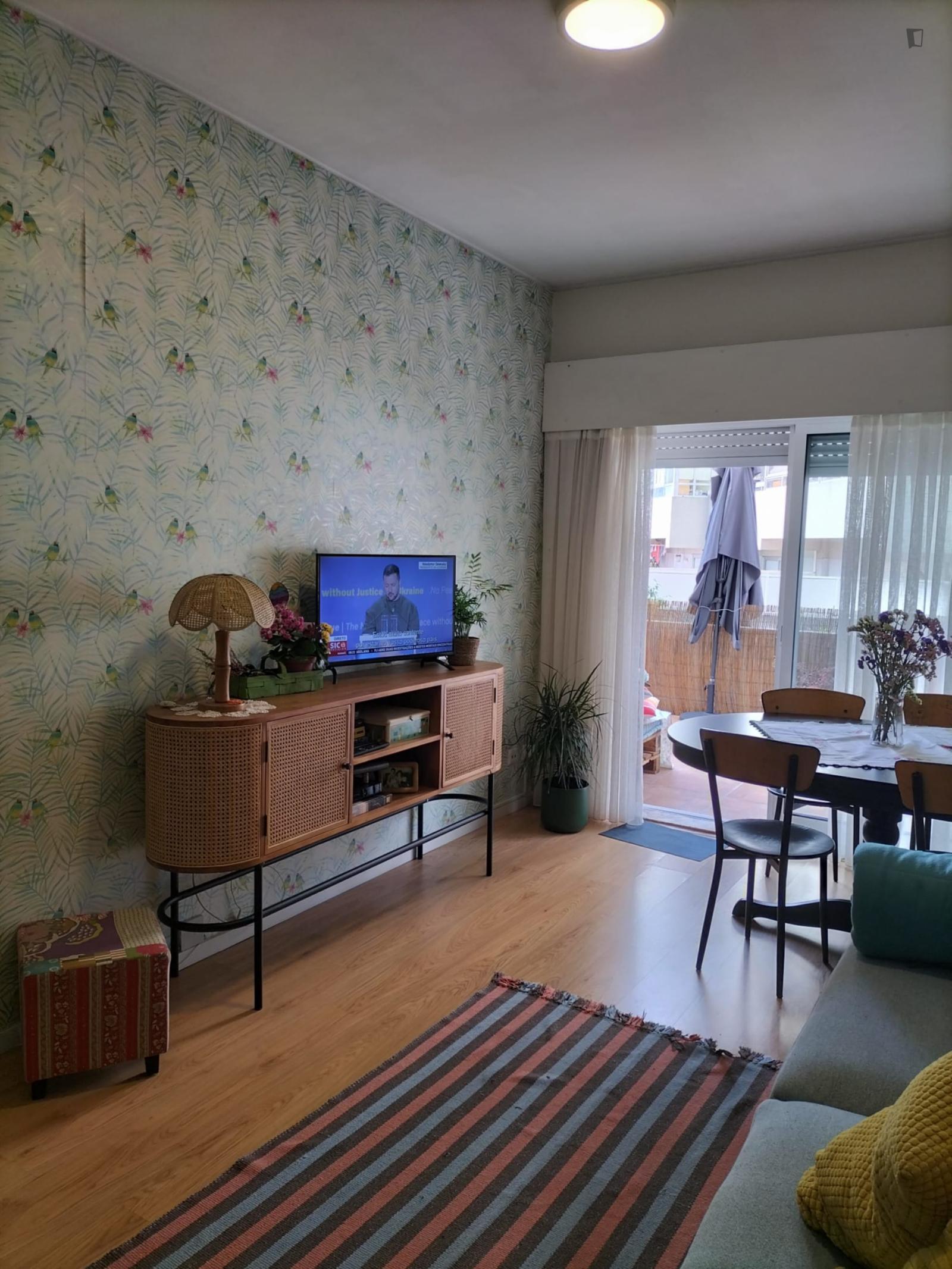 Sunny 1-Bedroom Apartment With Spacious Terrace Next To Metro! - 1