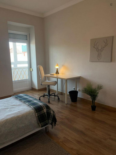 Spacious Double bedroom, with balcony, next to Praça de Espanha metro station  - Gallery -  5