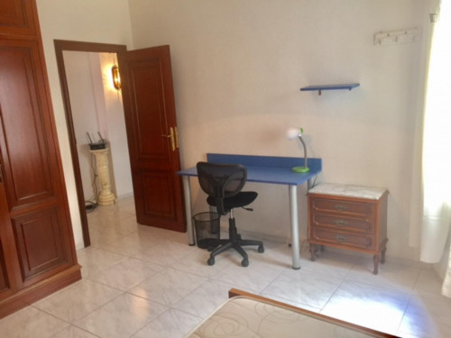 Single bedroom in a 4-bedroom apartment near Puerta de Almodóvar