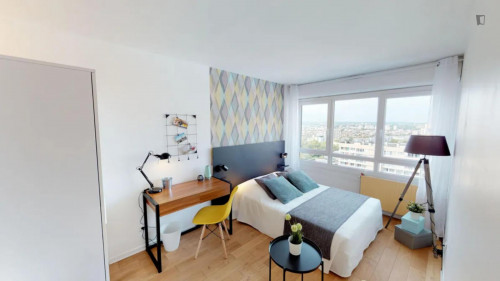 Cute double bedroom next to Nanterre-Préfecture train station