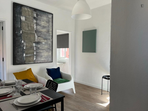 Lovely double bedroom close to Alcântara-Terra train station