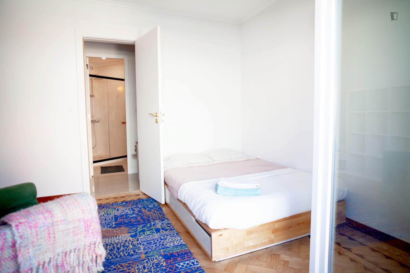Lovely Bedroom W/private Bathroom And Balcony - Lovely bedroom w/private bathroom and balcony - Gallery - 1