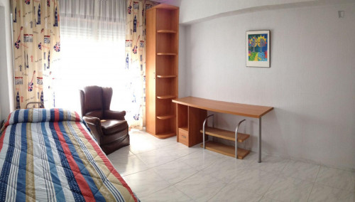 Single bedroom in a 4-bedroom apartment near Puerta de Almodóvar