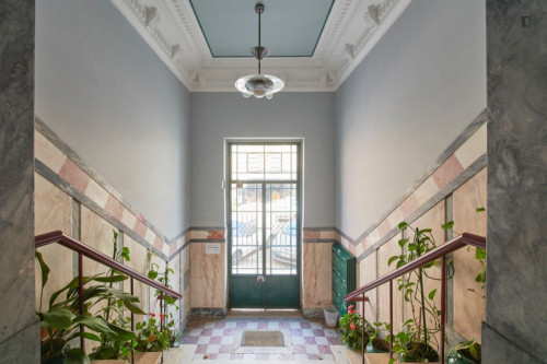 Cool double bedroom next to Areeiro metro station - Gallery - 6