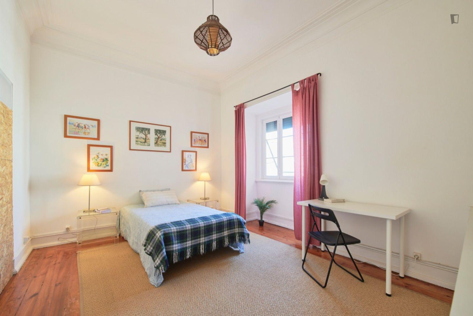  Bright Single Bedroom Next To Campo Pequeno Metro Station  -  Bright single bedroom next to Campo Pequeno metro station  - Gallery -  1