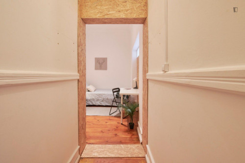 Lovely single bedroom next to Entrecampos train station