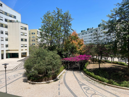 Welcoming 3-Bedroom Flat in Parque das Nações