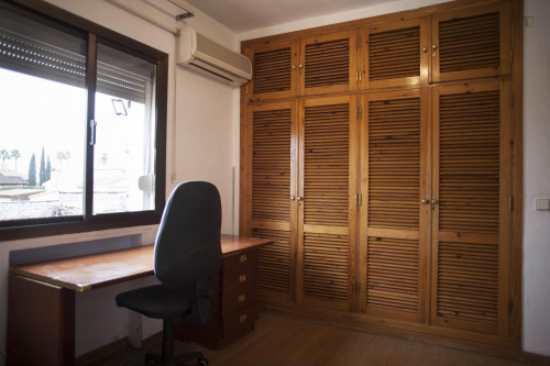 Great looking single bedroom near Universidad Pablo de Olavide