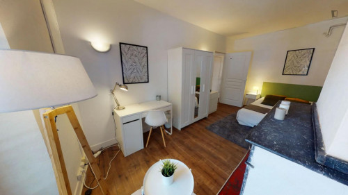 Comfortable double bedroom in Les Chalets