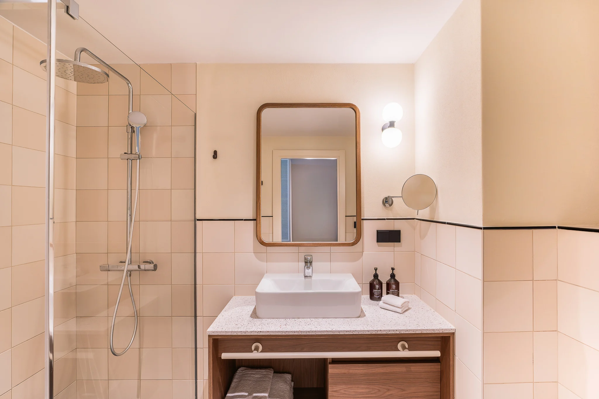  Comfort Double  -  The Social Hub Barcelona - Poblenou  - Gallery -  2