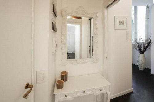 Bright 2-bedroom apartment close to Rialto Mercato boat terminal