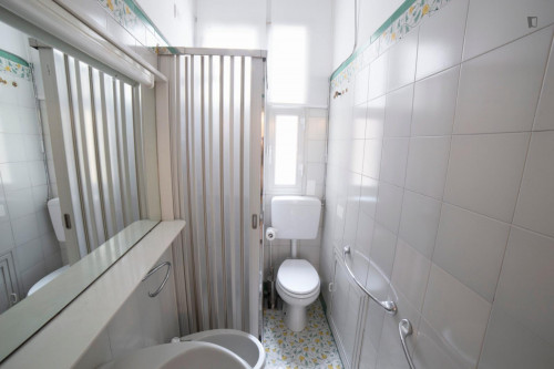 Bright 2-bedroom apartment close to Rialto Mercato boat terminal