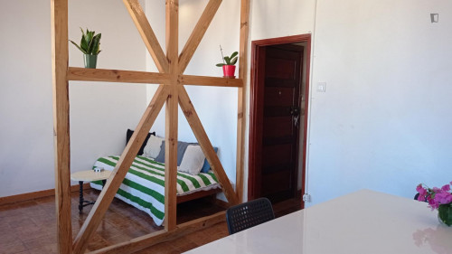 Cosy 2-bedroom apartment close to Santa Apolónia train station