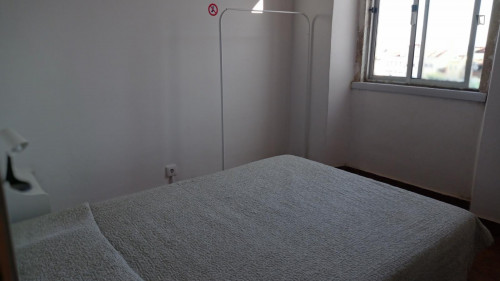 Cosy 2-bedroom apartment close to Santa Apolónia train station
