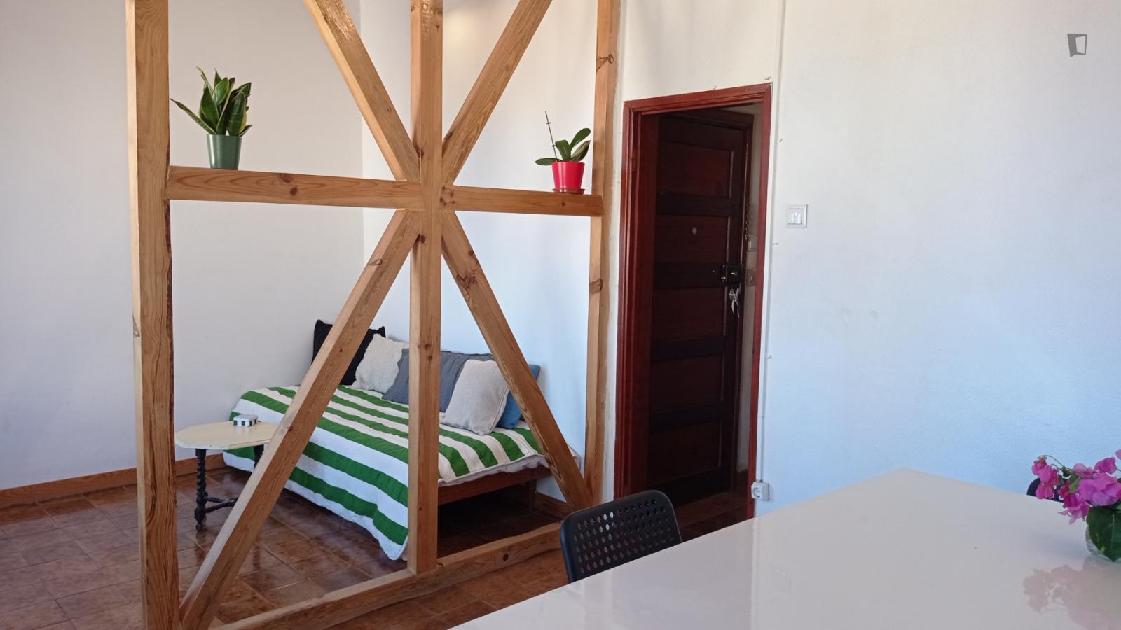  Cosy 2-Bedroom Apartment Close To Santa Apolónia Train Station  -  Cosy 2-bedroom apartment close to Santa Apolónia train station  - Gallery -  1