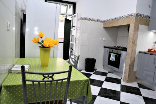 Comfy double bedroom in residential Arroios - Gallery - 15