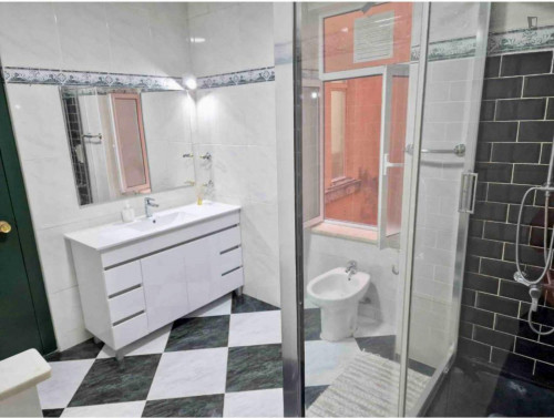 Comfy double bedroom in residential Arroios - Gallery - 13