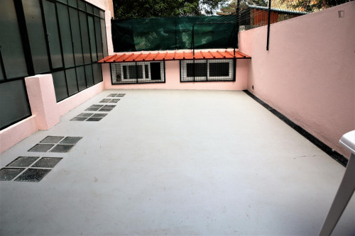 Comfy double bedroom in residential Arroios