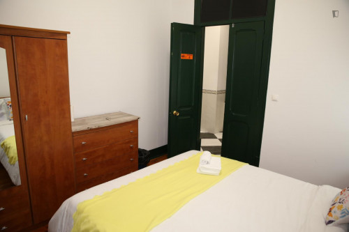 Comfy double bedroom in residential Arroios - Gallery - 23