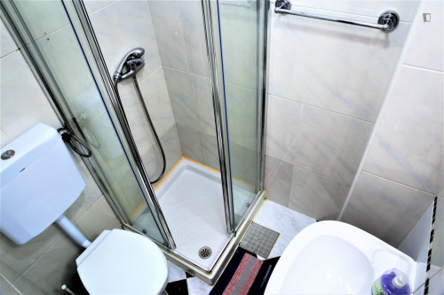 Comfy double bedroom in residential Arroios - Gallery - 11