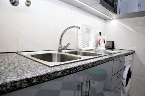 Comfy double bedroom in residential Arroios - Gallery - 18