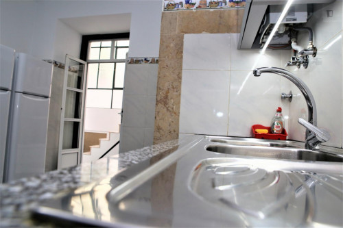 Comfy double bedroom in residential Arroios - Gallery - 17