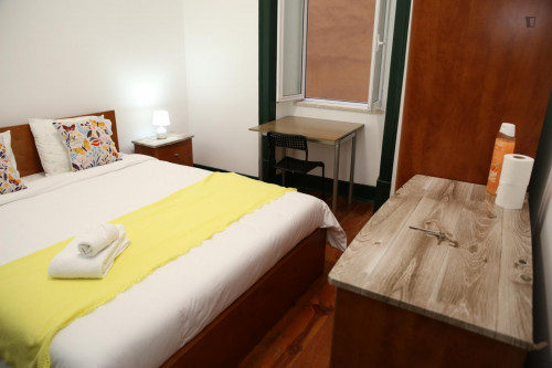 Comfy double bedroom in residential Arroios - Gallery - 24