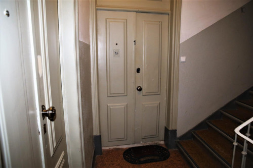Comfy double bedroom in residential Arroios