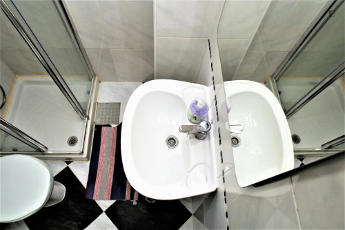 Comfy double bedroom in residential Arroios - Gallery - 10