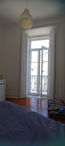 Single bedroom, with balcony, in 4-bedroom apartment