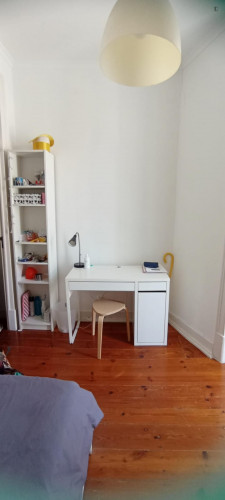 Single bedroom, with balcony, in 4-bedroom apartment