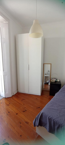 Single bedroom, with balcony, in 4-bedroom apartment