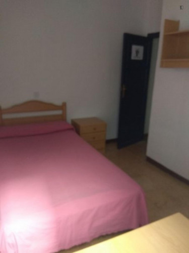 Comfy 3-bedrooms apartment in Granada close to Plaza Andalucia