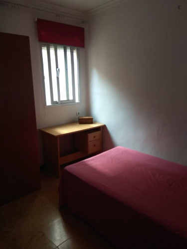 Comfy 3-bedrooms apartment in Granada close to Plaza Andalucia  - Gallery -  5