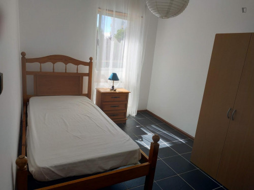 Single room with private toilet near Castelo Branco hospital