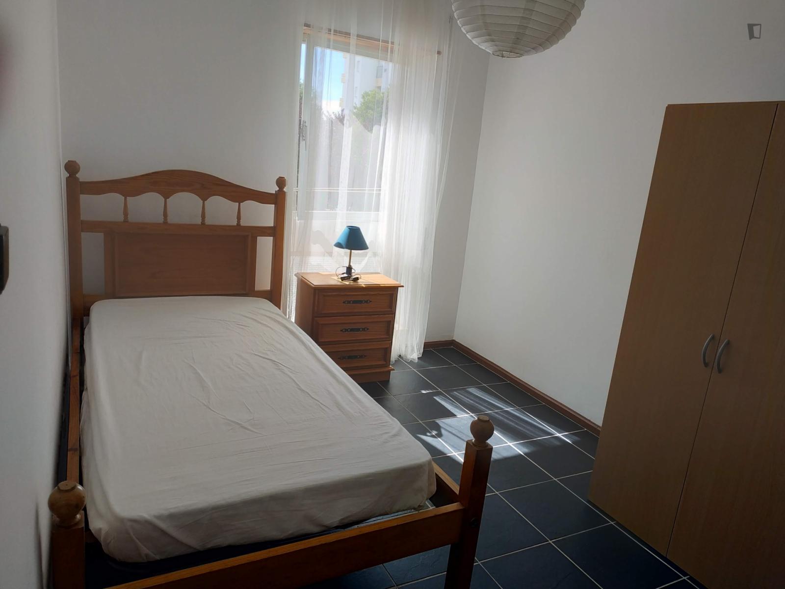  Single Room With Private Toilet Near Castelo Branco Hospital  -  Single room with private toilet near Castelo Branco hospital  - Gallery -  1