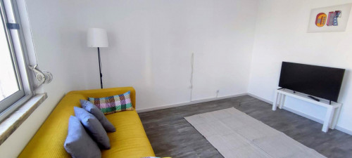 Neat single bedroom 15 min from University of Lisbon, NOVA, ISCTE
