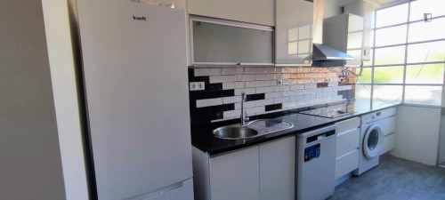 Neat single bedroom 15 min from University of Lisbon, NOVA, ISCTE  - Gallery -  5