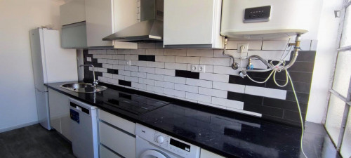 Neat single bedroom 15 min from University of Lisbon, NOVA, ISCTE