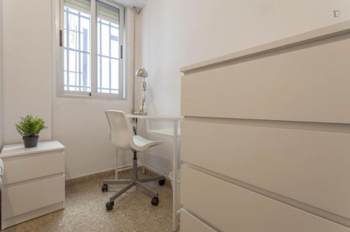 Relaxing single bedroom in residential Sant Antoni - Gallery - 2